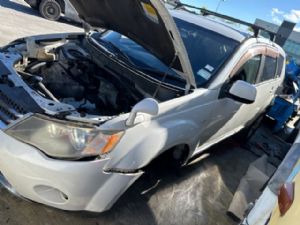 Mitsubishi Outlander CW5W 2003-2005